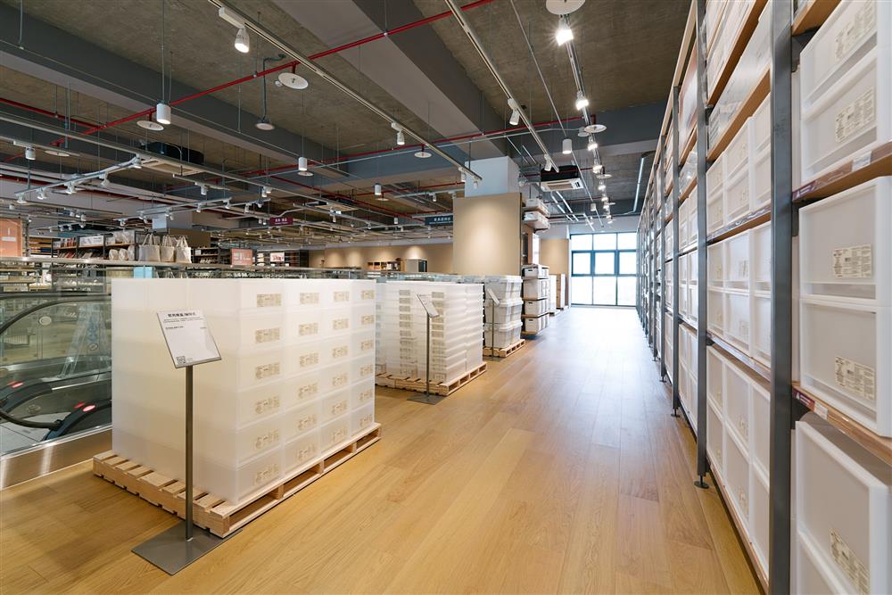 小檔台東無印良品5樓擴大原有的家具與家用品陳列區，並且大面積展開收納用品的落地陳列