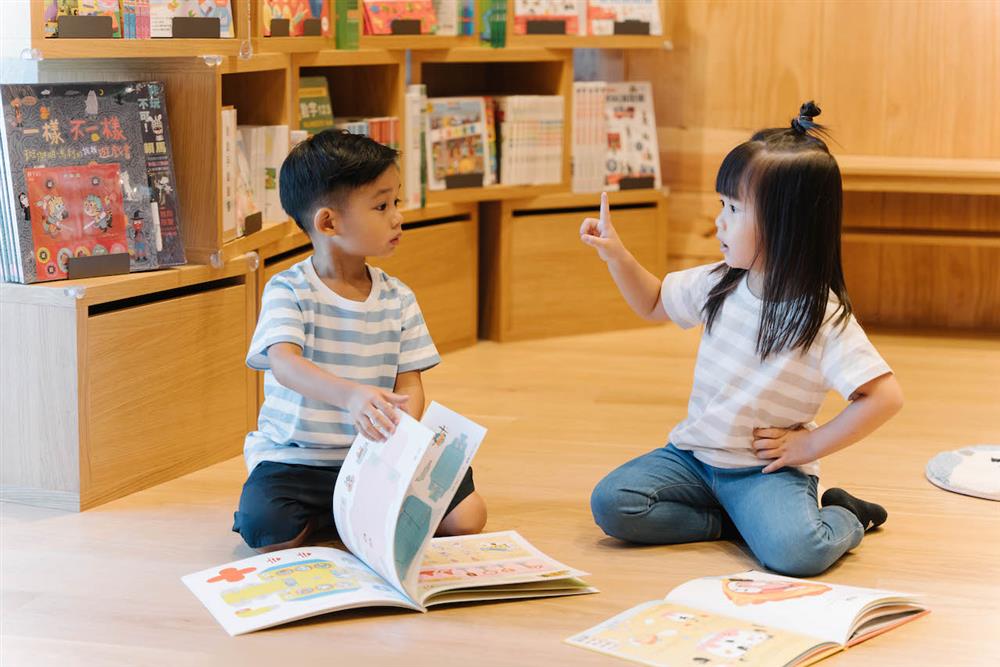 台東門市的「木育廣場」提供親子購物時的友善環境