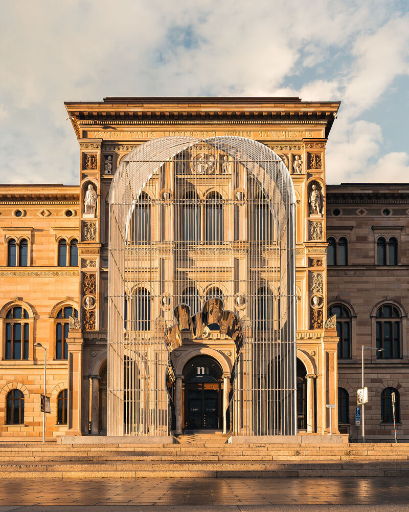 ai-weiweis-arch-installation-opens-in-central-stockholm_2