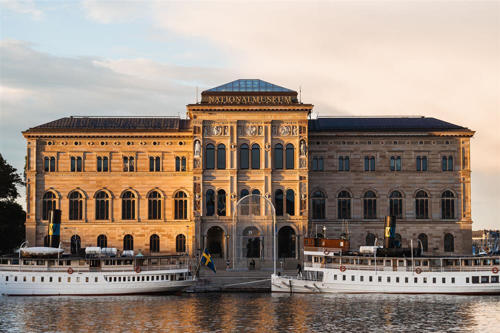 ai-weiweis-arch-installation-opens-in-central-stockholm_8