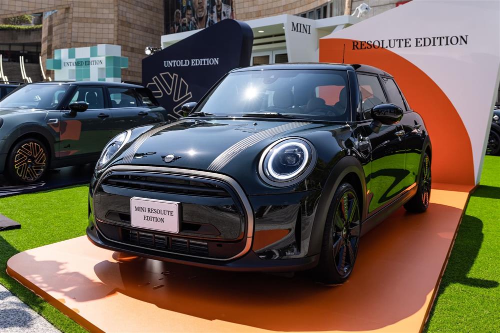 [新聞圖片二] 經典代表MINI Hatch Resolute Edition.