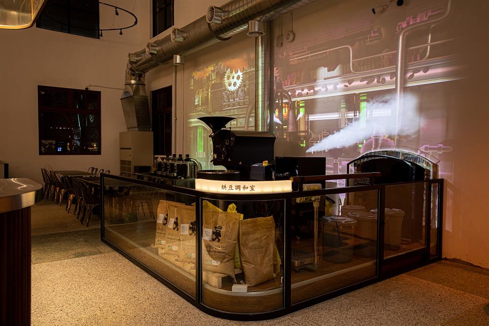 小檔鍋爐房華麗蛻變古蹟咖啡餐酒館 台北最潮咖啡聚所落成_室內光雕-1 小檔鍋爐房華麗蛻變古蹟咖啡餐酒館 台北最潮咖啡聚所落成_室內光雕-1