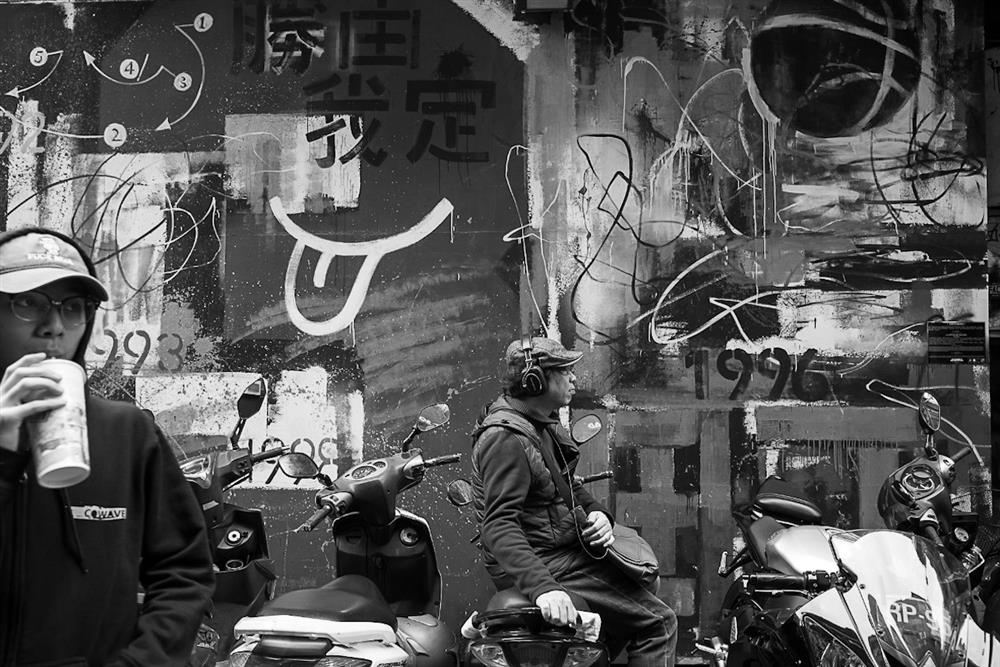 高美館X人稱黃心健的元宇宙劇場_千眼之城-2