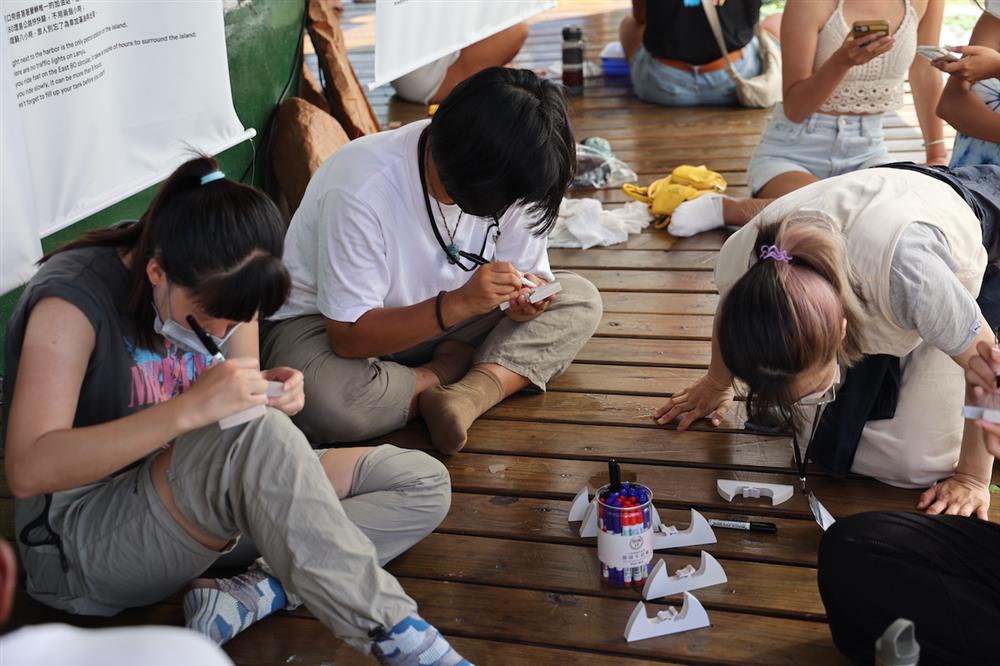 蘭嶼旅人節透明島佳佳百貨木板船繪畫