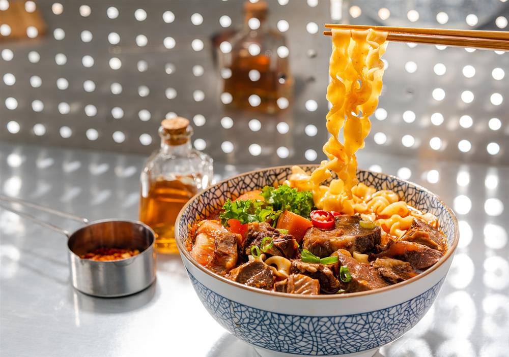 小檔酒速配濃味牛肉麵