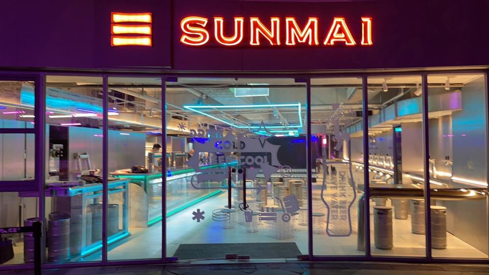 SUNMAI BAR PARK2小檔「SUNMAI BAR PARK2店」是金色三麥集團在餐廳、啤酒市場奠定佳績後的全新破框力作，以創意精釀、獨家調酒，專為下酒設計的餐點，打造首間「新台味好料餐酒吧」！