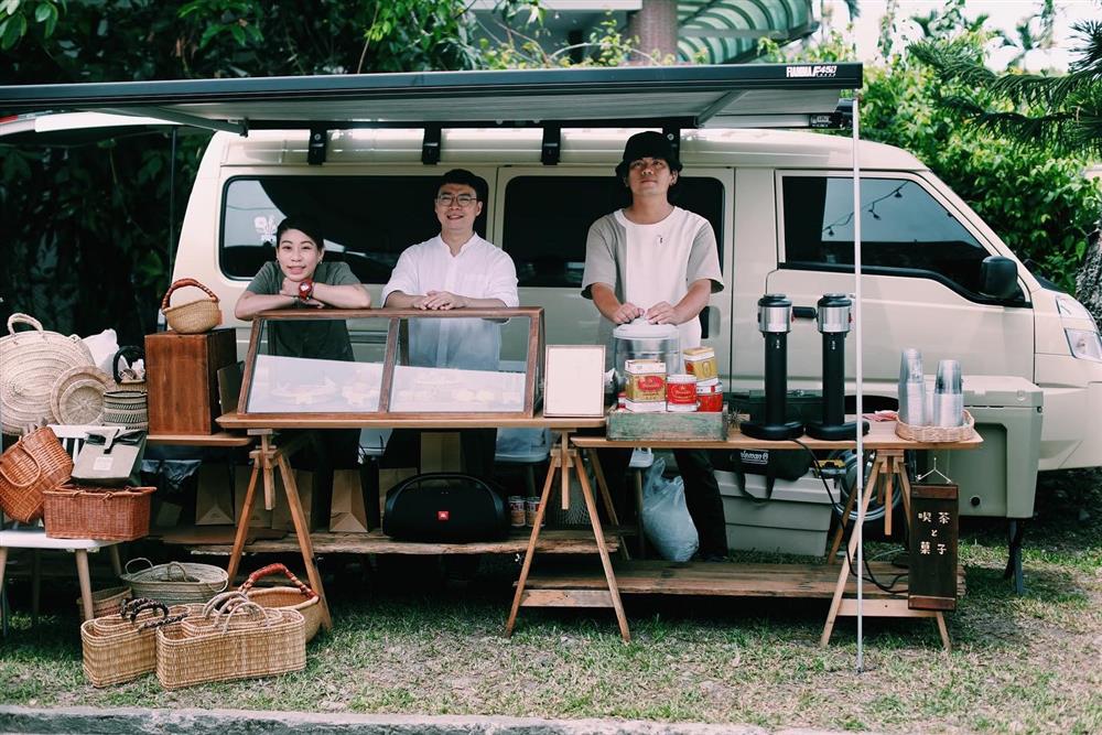 「行動草木！環島城市計畫」第三站到花蓮與在地店家小和山谷合作。圖／草木提供(1)