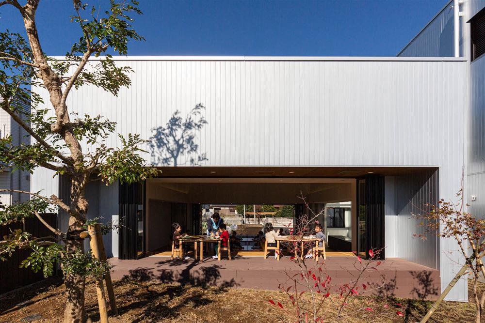 KHB421_017-ダイニングテラス (園庭より).tif のコピー