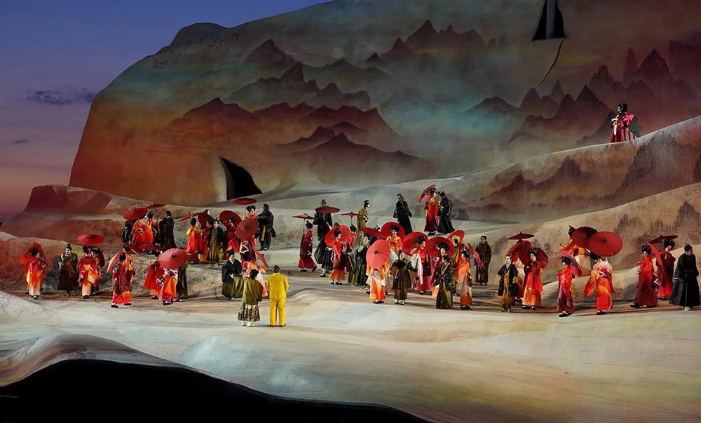 Michael-Levine-Madame-Butterfly2