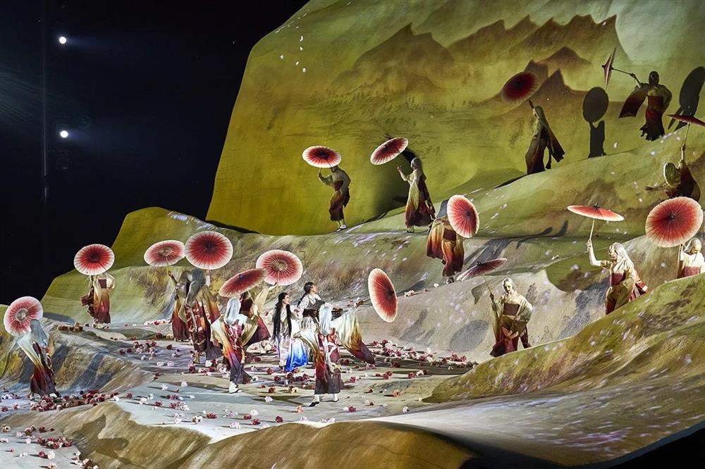 Michael-Levine-Madama-Butterfly3