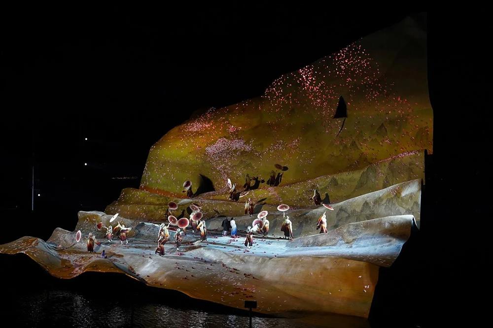 Michael-Levine-Madame-Butterfly4