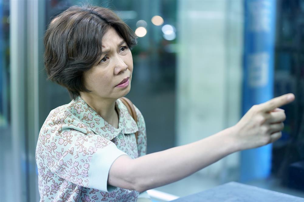初戀慢半拍徐若瑄柯震東10.于子育演活寂寞的控制狂媽媽,對兒子小洪過度保護 初戀慢半拍徐若瑄柯震東10.于子育演活寂寞的控制狂媽媽,對兒子小洪過度保護