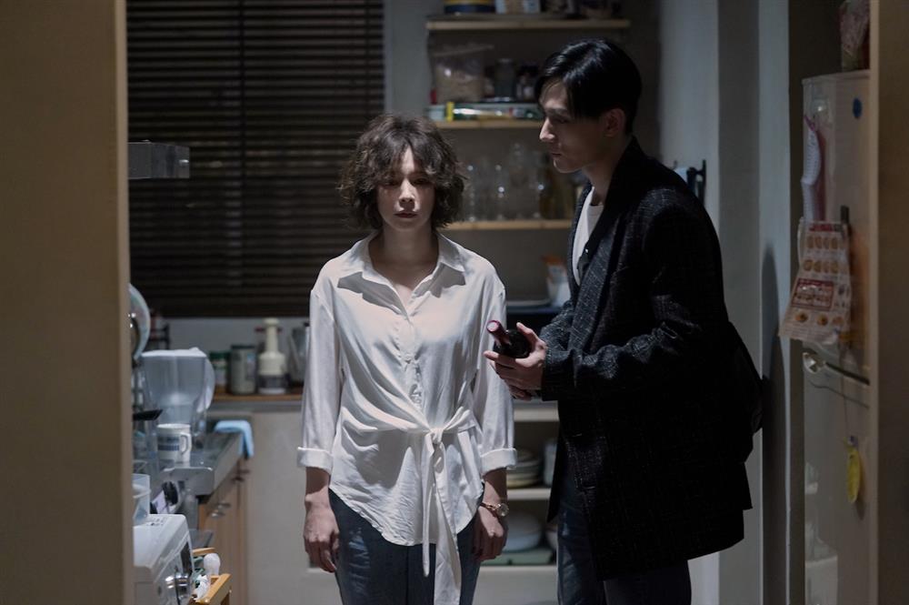 初戀慢半拍徐若瑄柯震東10.徐若瑄飾演的「樂樂」，年輕時生下范少勳飾演的兒子偉傑，兩人關係疏離