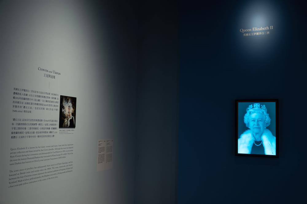 《時代的臉孔》-0展覽前導區1-〈英國女王伊麗莎白二世「平靜」〉肖像作品