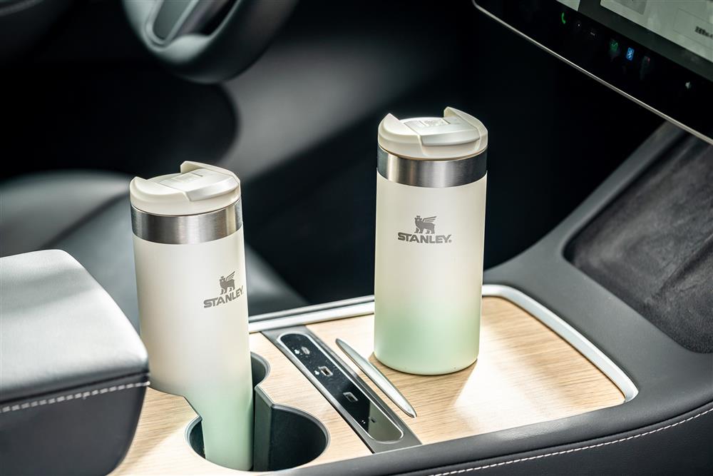 2-5「STANLEY Aerolight 跨界系列 輕航杯｣，是在行車途中也便利使用的陪伴。（薄荷白） (1)