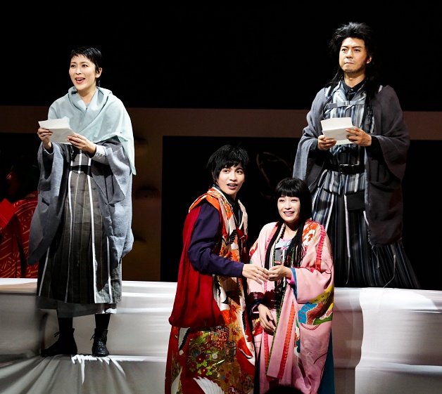 小檔02野田秀樹《Q:歌舞伎之夜》主要演員松隆⼦、志尊淳、廣瀨鈴及上川隆也(由左至右)_photo by Kishin Shinoyama 小檔02野田秀樹《Q:歌舞伎之夜》主要演員松隆⼦、志尊淳、廣瀨鈴及上川隆也(由左至右)_photo by Kishin Shinoyama