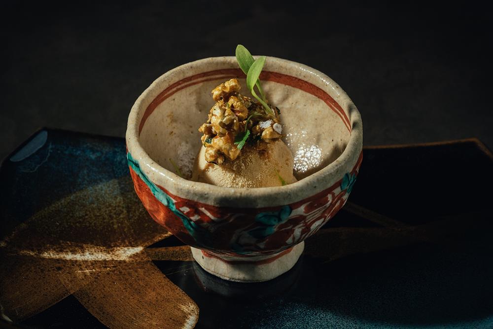 小檔Le Duet Modern Kaiseki璞 甘味5意象為「璞」，反覆玩味於童年，好比兒時最常見的花生捲冰淇淋。