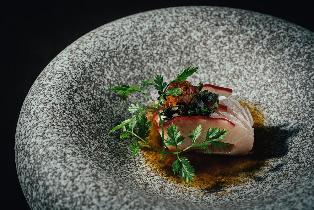 小檔Le Duet Modern Kaiseki和 造里4意象為「和」，以優雅日式美學翻轉西式油醋生魚料理。