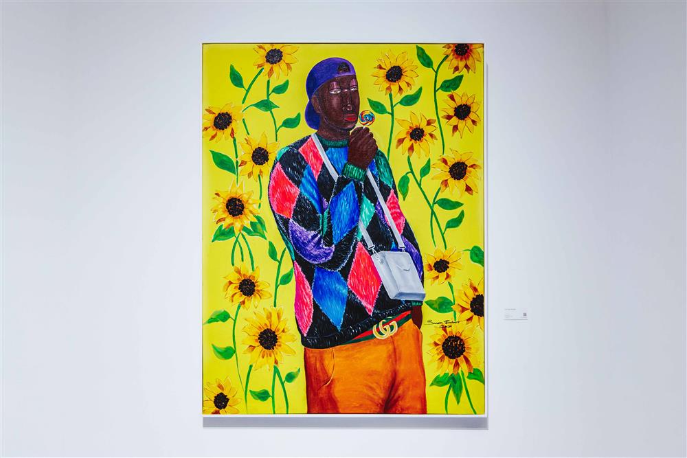 Samson Bakare 1993 年生於奈及利亞拉各斯市，畢業於矢場工業大學藝術學院，受到建築師父親的啟發，童年時期在充滿手繪、素描的環境下長大，自青少年時期便開始創作。