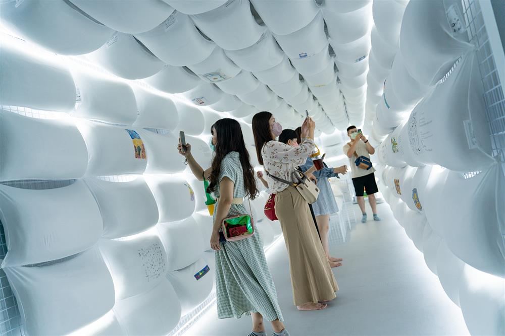 小檔2022台灣設計展設計中島AKI04402方序中 X 33號白日夢    小花白日夢