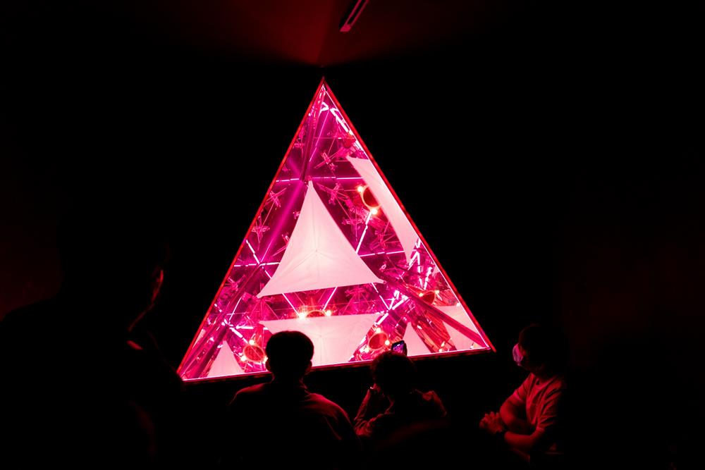 小檔2022台灣設計展設計中島AKI04345豪華朗機工    聆聽花開