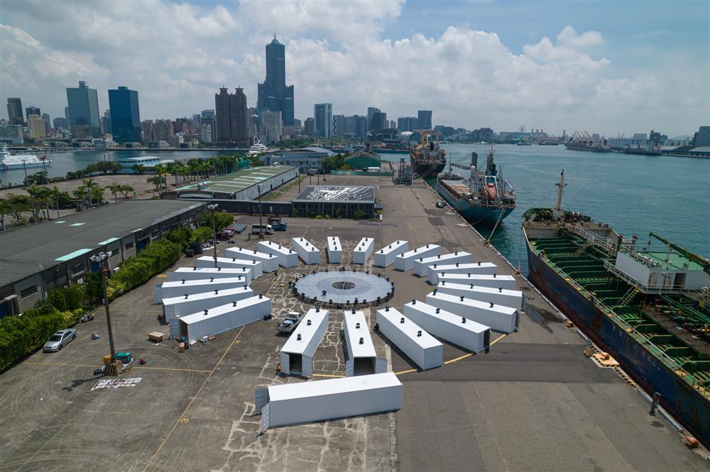 4)台灣設計設計台灣22只貨櫃於蓬萊商港區8號碼頭擺陣成圓(1)