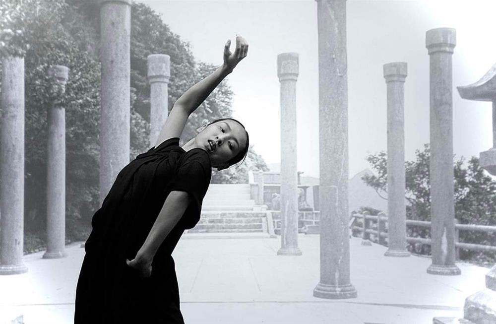 與百年相遇的美好(金瓜石神社)1驫舞劇場表演《與百年相遇的美好》，舞者以舞步帶領漫步神社參道及登頂神社遺址