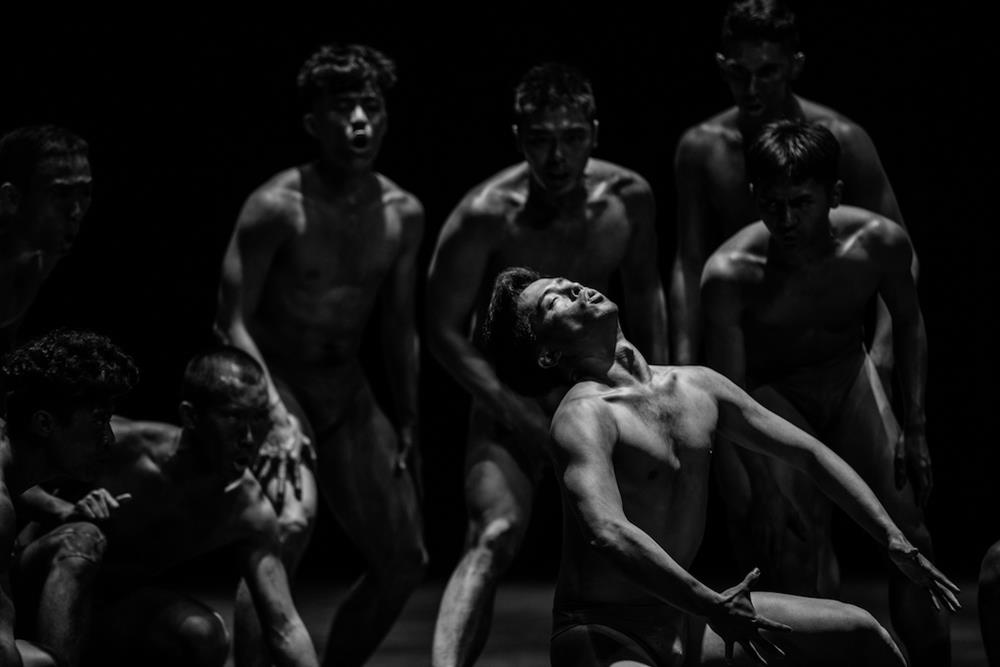 布拉瑞揚舞團《路吶》攝影_拉風影像工作室_03甫獲國家文藝獎的編舞家布拉瑞揚．帕格勒率領布拉瑞揚舞團，首度於戶外演出大作《路吶》