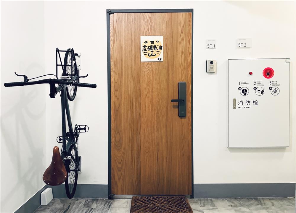 08 參與公共消防設備再設計的IF OFFICE 設計師馮宇，將成果運用於自宅。