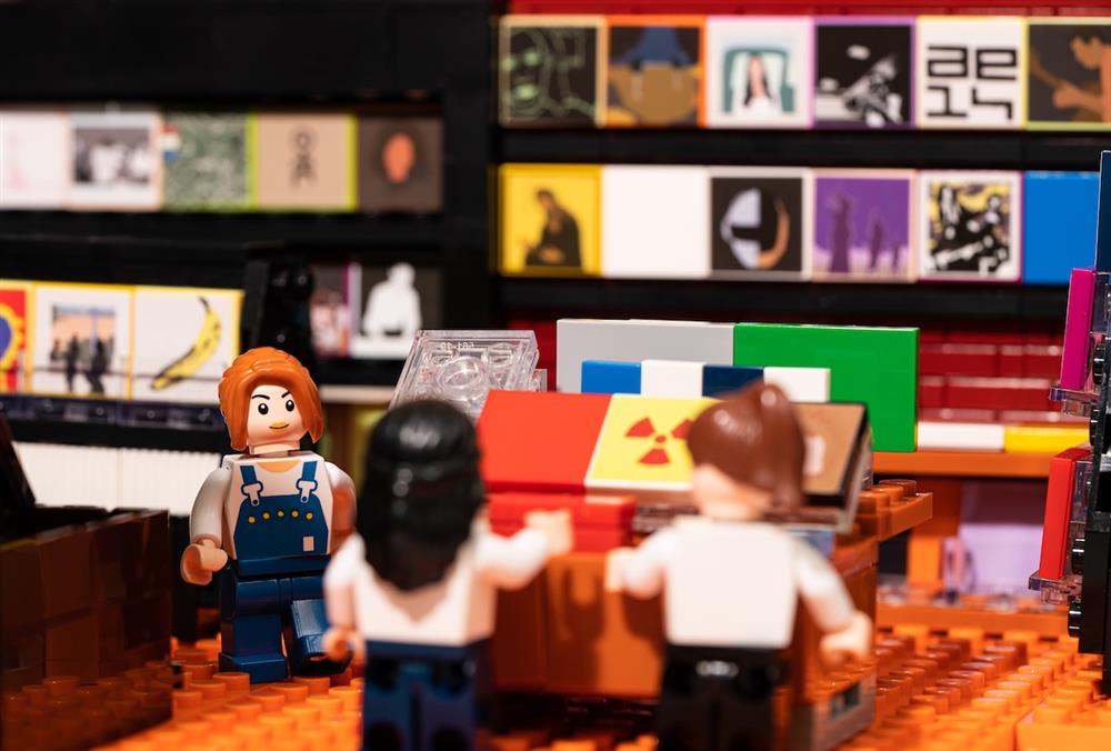 玩家可化身為音樂館店長，將喜愛的唱片放在「黑膠區」、「CD區」最佳上架位置