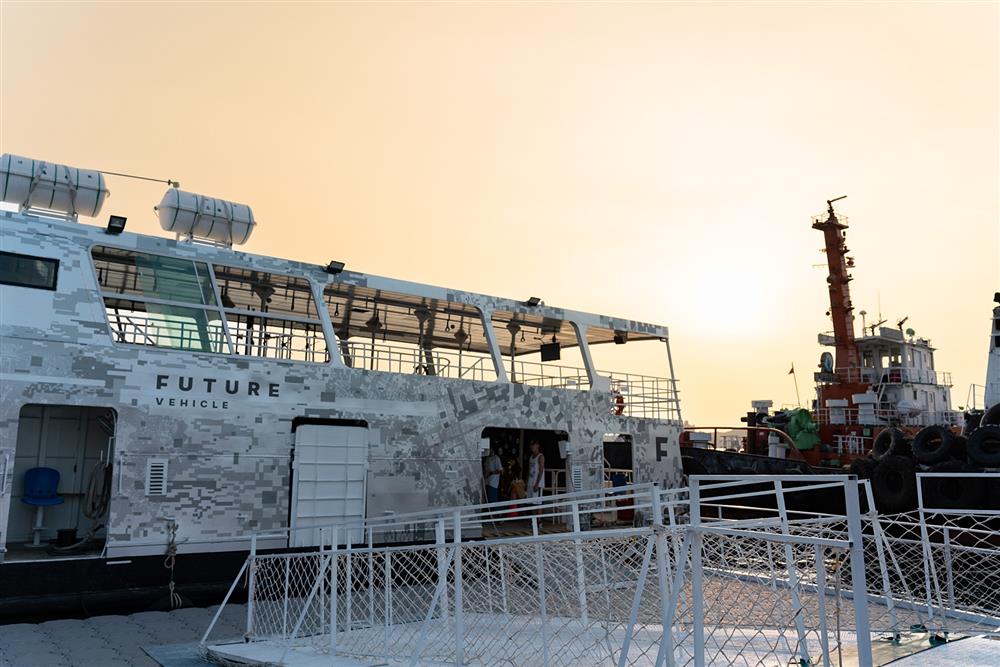 小檔2022台灣設計展AKI038082022台灣設計展將交通渡輪改造成為未來觀光渡輪，化身為首次登場的海上展場「未來巡航」。