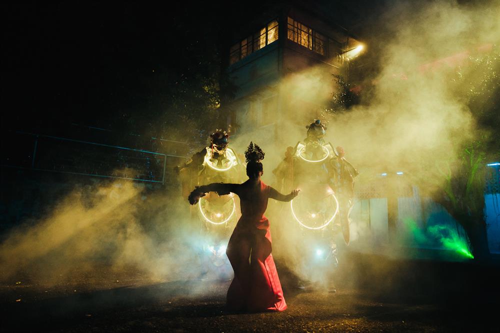 藝術家李育昇_過去作品_拍謝少年〈出巡〉MV劇照_攝影簡子鑫