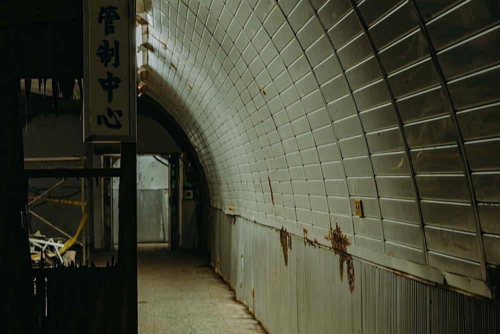 小檔3西子灣隧道旁的防空設施充滿歲月痕跡，即將開放民眾預約一探究竟(2)