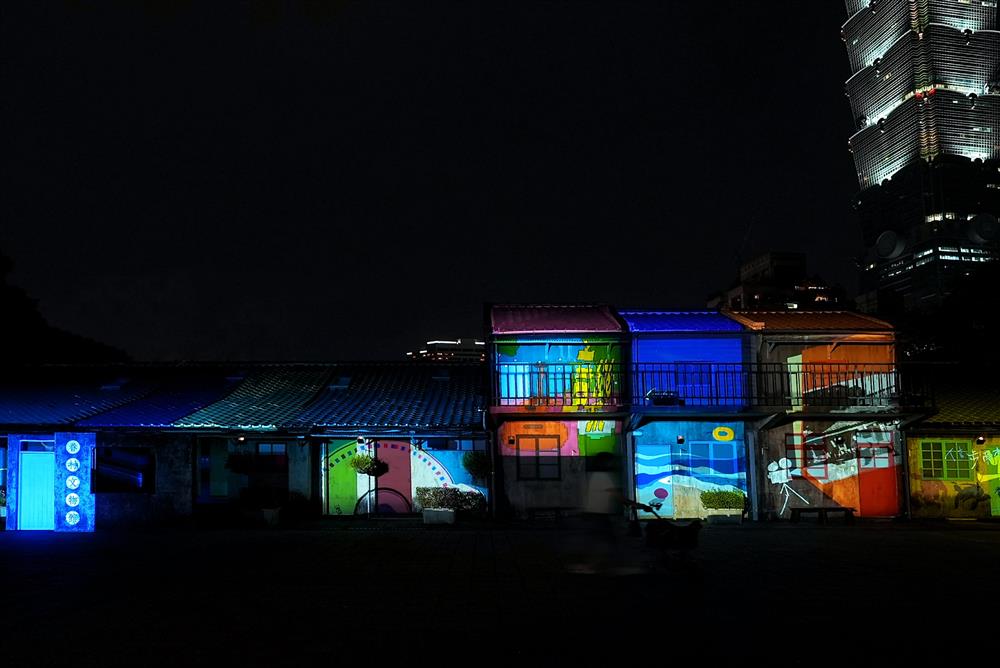 小檔01. 《LIGHT UP 南村有光》最新檔期邀請沿岸製作（Atelier YenAn）創辦人陳彥安與團隊加入創作，以時代更迭中「人」的心境轉折與變化作為故事主軸。圖為四四南村之活動演變（圖片提供：南村有光）