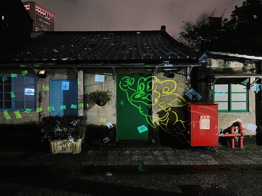 小檔05. 沿岸製作以昔時衝突、落腳生根、地方消逝到眷村重生等階段描述眷村的誕生與如今的重生。圖為童年卡通人物記憶（圖片提供：南村有光）