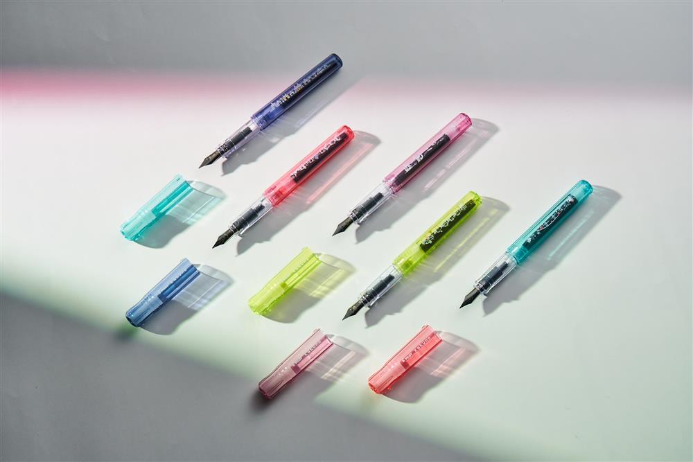 PILOT微笑鋼筆能透過筆尖上的微笑臉孔找到正確書寫角度 l 誠品書店「書寫超試」大展(2)