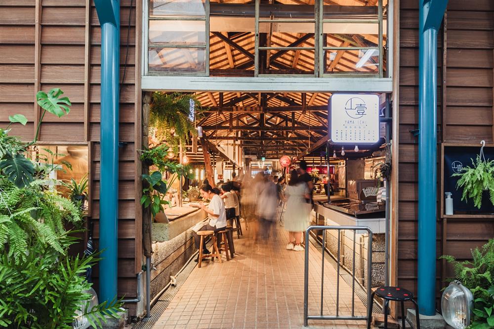 修繕過程採取「半半施工」，分期進行南北兩段工程，確保攤商能維持正常營業