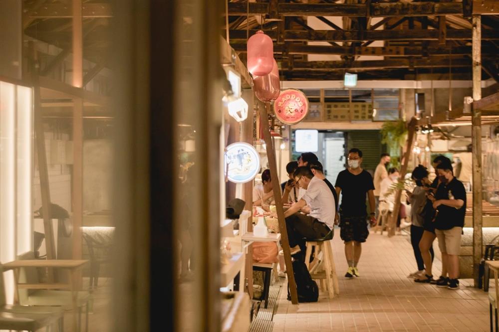 2022「埕市鹽遊會」以高雄鹽埕為範圍、鹽埕第一公有零售市場的嶄新風貌為核心,帶大家體驗不一樣的鹽埕。 2022「埕市鹽遊會」以高雄鹽埕為範圍、鹽埕第一公有零售市場的嶄新風貌為核心,帶大家體驗不一樣的鹽埕。