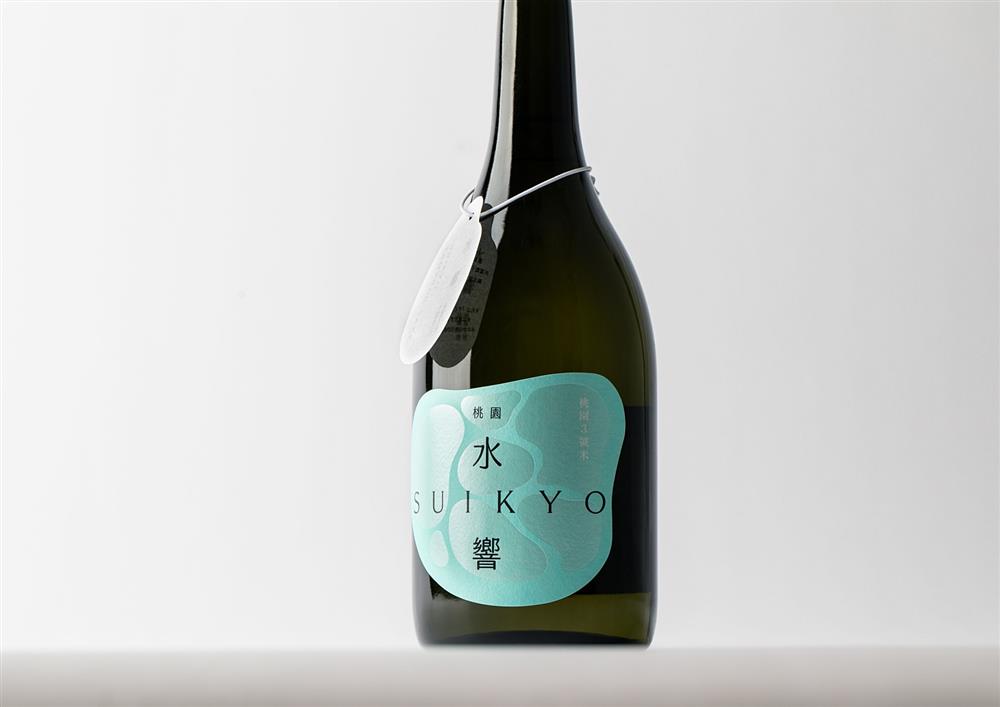 小檔桃園水響(SUIKYO)清酒酒瓶 小檔桃園水響(SUIKYO)清酒酒瓶