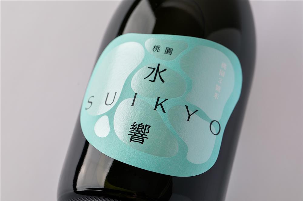 小檔桃園水響(SUIKYO)清酒酒瓶細節 小檔桃園水響(SUIKYO)清酒酒瓶細節