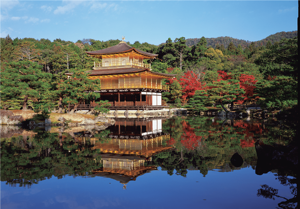 金閣寺 鏡湖池金閣(鹿苑寺提供)