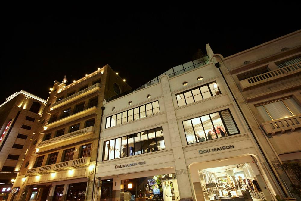 277385_587458001336965_1982728320_o