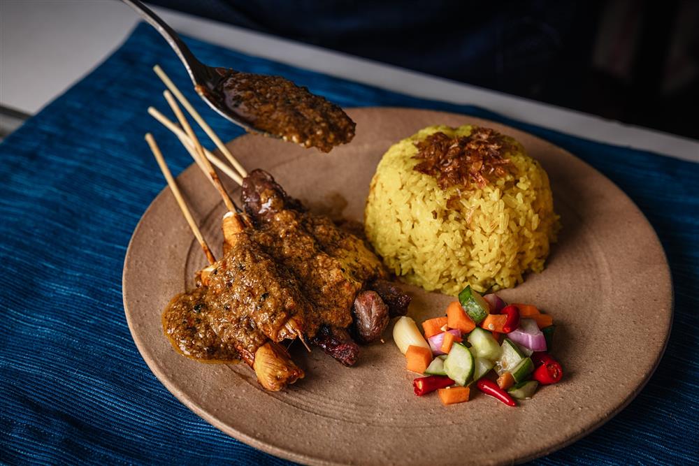 小檔代表當代港口移工的家鄉味，印尼咖哩沙爹，由基隆在地印尼店家Toko INDO PRIMA製作_好港生活節_提供、Fixer Photographic Studio_攝影