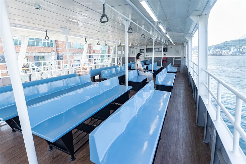 小檔高雄旗福2號改造具公共性且滿足全齡體驗的情境再造 (1)設計團隊由日目247Visualart負責統籌設計規劃並執行智慧導覽的數位內容設計。彡苗空間實驗則是負責改善公共環境