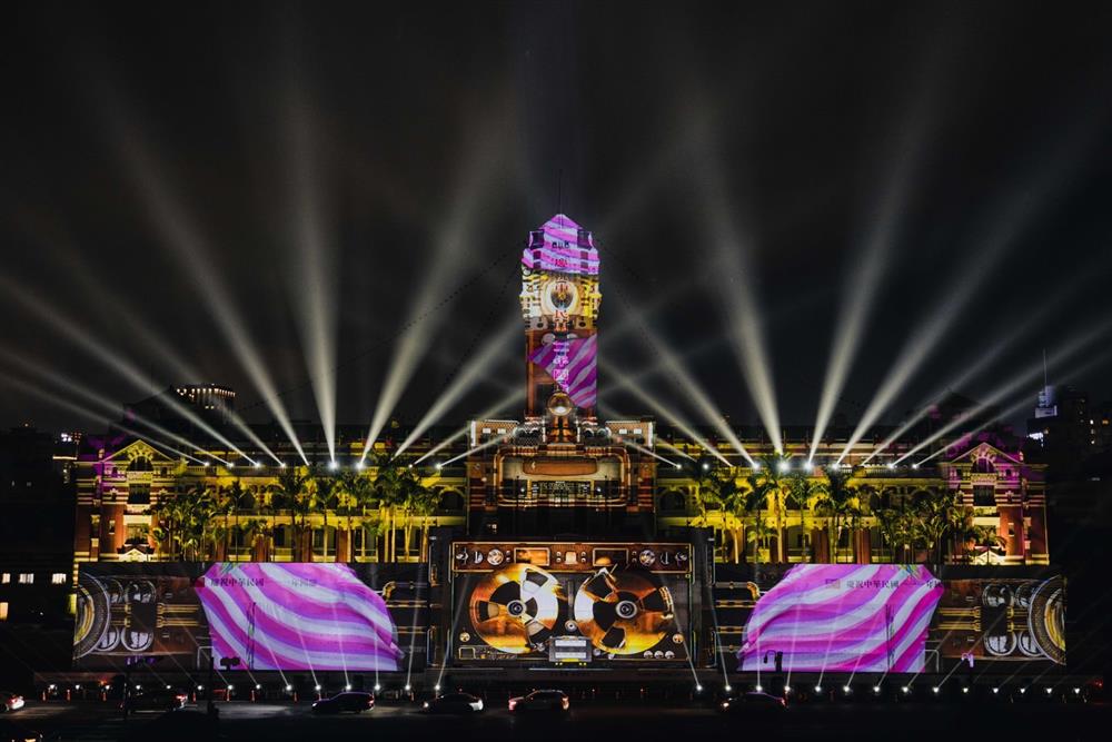 「寶島有光 土地之愛」國慶總統府建築光雕展演(1)