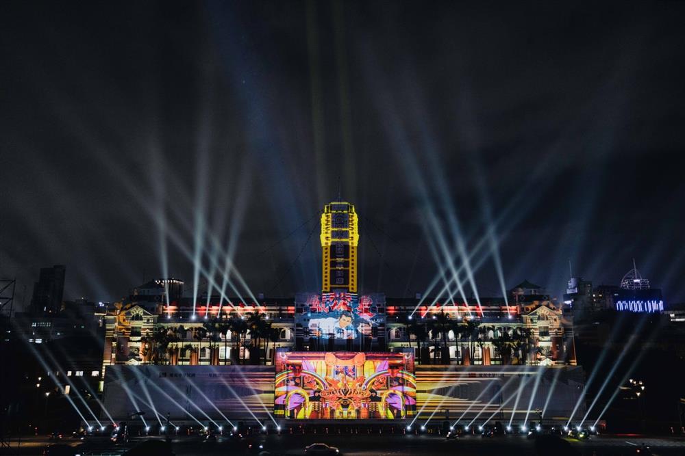 「寶島有光 土地之愛」中華民國111年國慶總統府建築光雕展演(4)