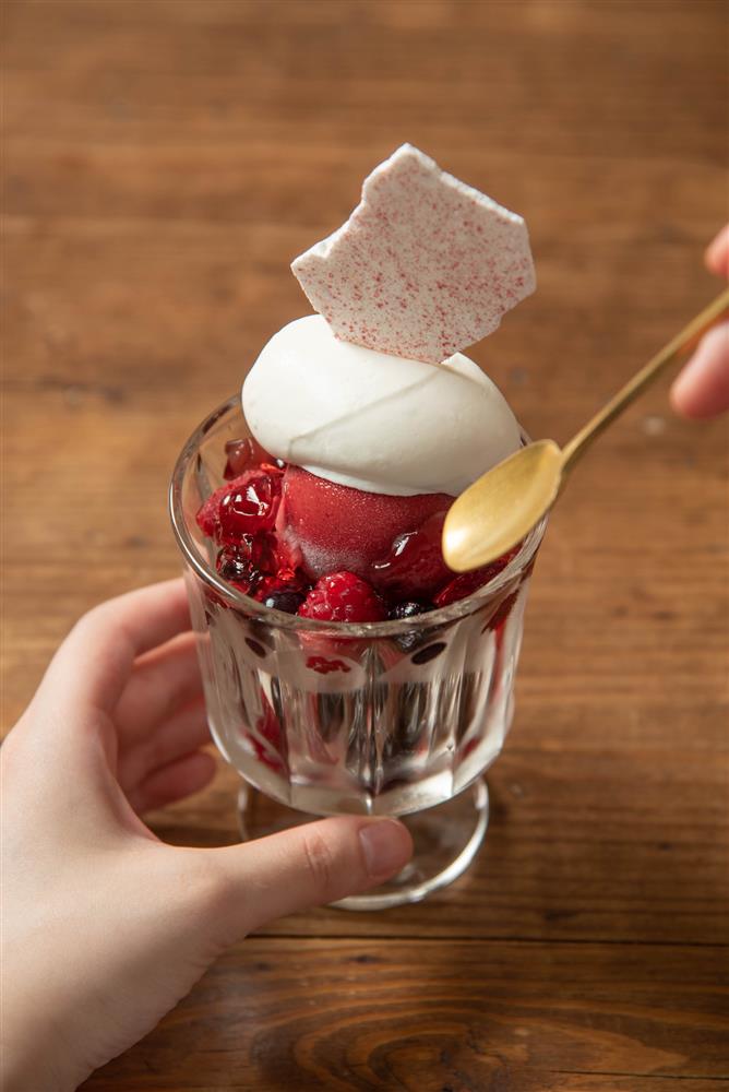 莓果浪花 黑醋栗櫻桃 帕菲 $480(含$180 茶品一款) 莓果浪花 黑醋栗櫻桃 帕菲 $480(含$180 茶品一款)