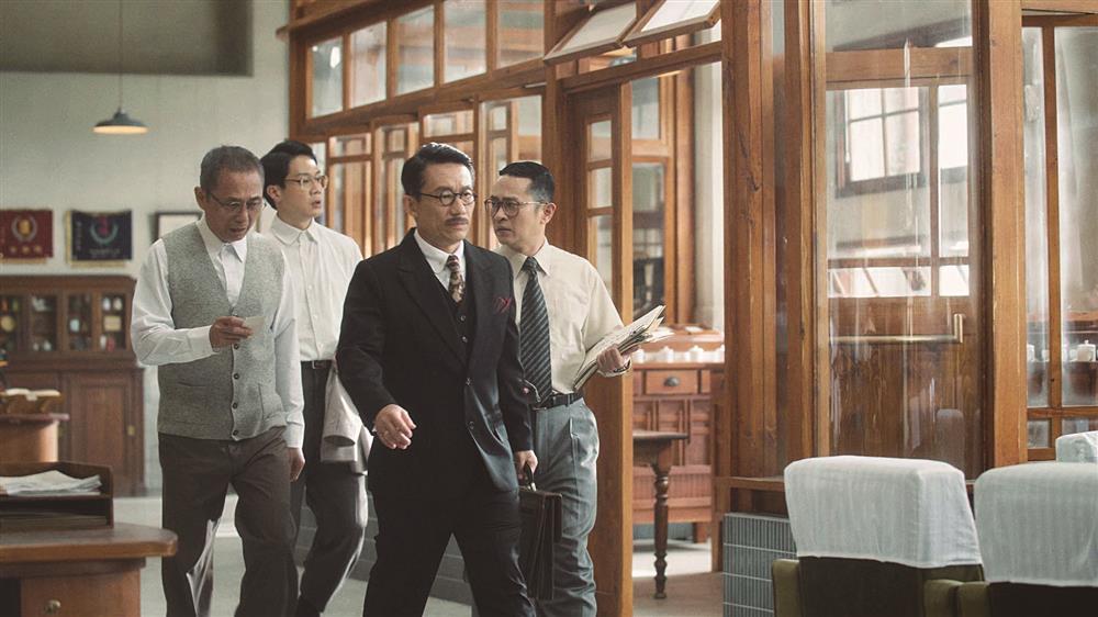 公視時代生活劇_茶金_飾演吉桑的郭子乾 快六十歲第一次演連續劇男主角 在劇中氣場超強大DSC6686-15081《茶金》不論是郭子乾飾 演的「吉桑」,或劇中其他角色,皆從真實人物的不同 面向拆解、拼湊而成。 公視時代生活劇_茶金_飾演吉桑的郭子乾 快六十歲第一次演連續劇男主角 在劇中氣場超強大DSC6686-15081《茶金》不論是郭子乾飾 演的「吉桑」,或劇中其他角色,皆從真實人物的不同 面向拆解、拼湊而成。