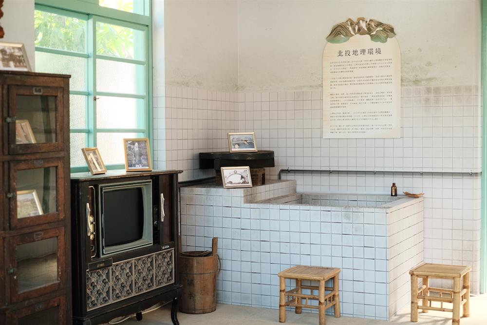 9.北投中心新村北投中心新村為全台唯一的溫泉軍醫眷村，擁有眷村溫泉公共浴室，建築類型集合日移眷 舍、婦聯會興建與軍眷自建眷舍。