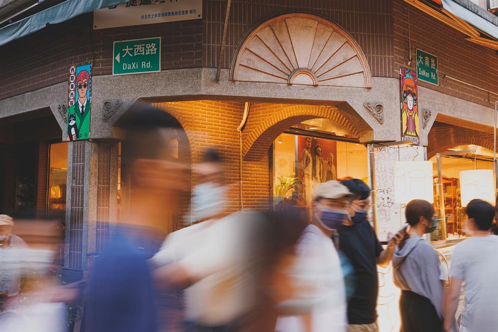 小檔2022臺北街角遇見設計〈This Is A Sign〉貳步柒仔_士林區東南西北路口 小檔2022臺北街角遇見設計〈This Is A Sign〉貳步柒仔_士林區東南西北路口